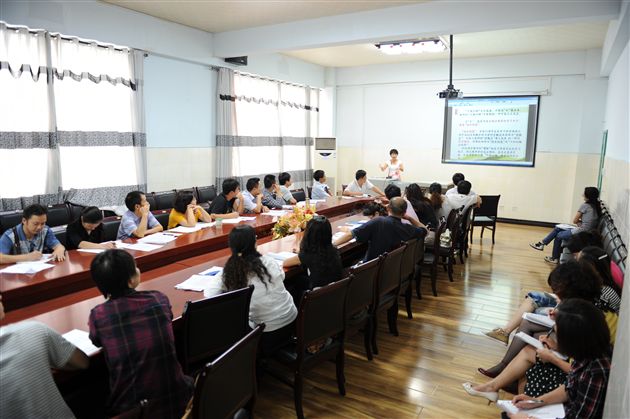 生动解析“3+1” 交流助推“备课指南”——记棠外初中部本学期首次两组长会