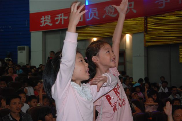 科学好好玩，好好学科学——棠外附小学生观看科学魔力秀活动