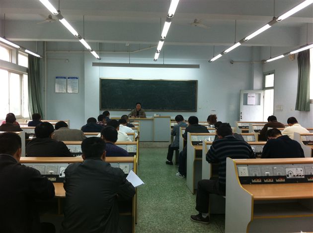 棠外高中部召开年级组长、班主任及年级团总支部书记工作会议