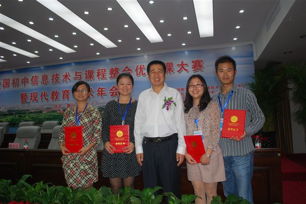 棠外教师在第九届全国初中信息技术与课程整合优质课大赛中荣获四个一等奖