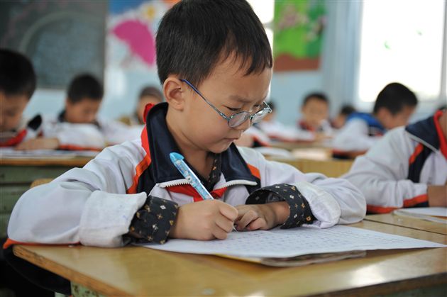 品味经典 写好汉字——棠外附小举行第十五届“阳光杯”经典写字比赛