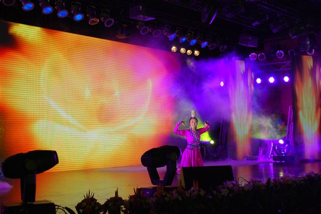 棠中外语学校师生受邀参加2011年双流县各界人士中秋茶话晚会演出