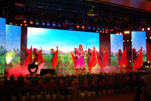 棠中外语学校师生受邀参加2011年双流县各界人士中秋茶话晚会演出