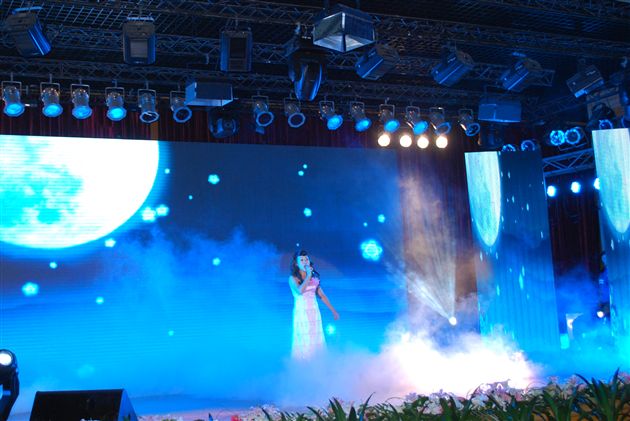 棠中外语学校师生受邀参加2011年双流县各界人士中秋茶话晚会演出