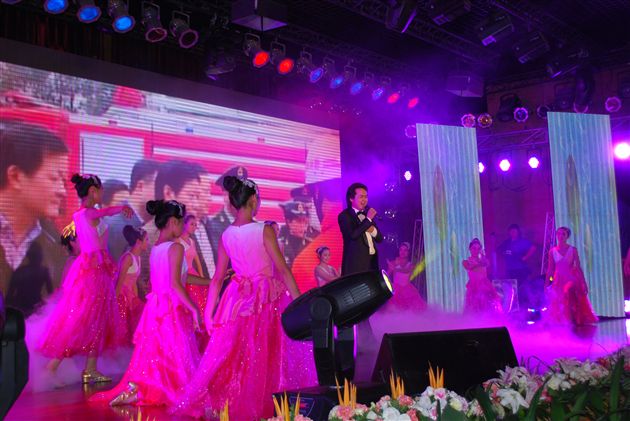 棠中外语学校师生受邀参加2011年双流县各界人士中秋茶话晚会演出