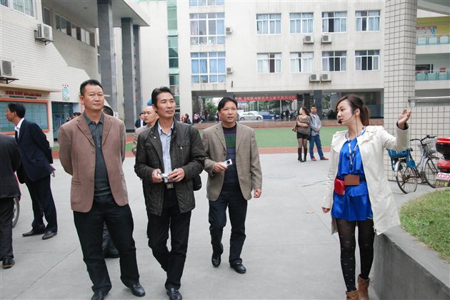 四川省教科所领导带领凉山州普格县校长考察团队到棠外附小参观交流