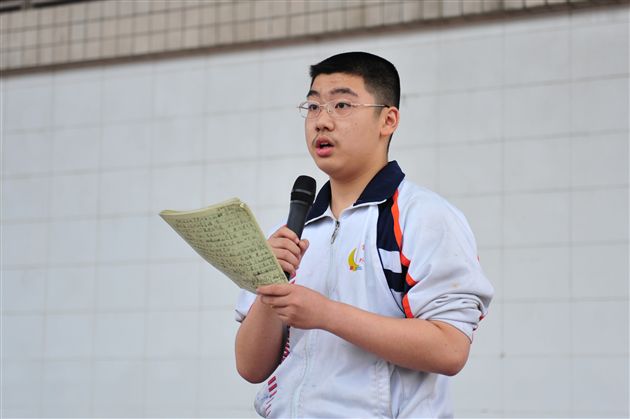 决战中考——记棠外召开初2012届学生表彰大会暨初三动员大会