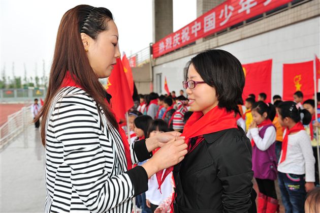 棠外附小开展庆祝中国少年先锋队建队62周年系列活动