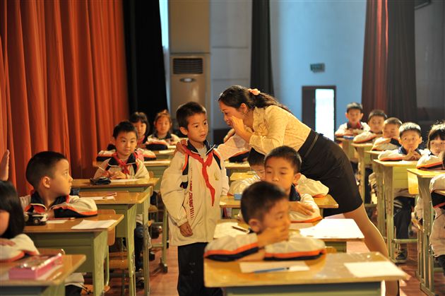 棠外附小成功承办双流县2011年小学主题班会课决赛