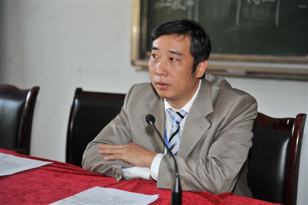 棠外举行高中部学生研究性学习开题及结题会