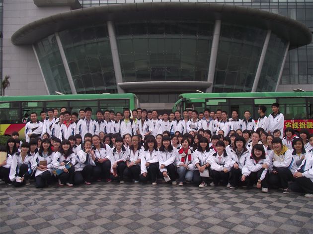 探索制药科技 感悟企业文化——记棠外高一年级参观恩威集团