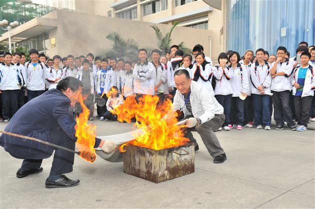 棠外开展2011秋季师生消防培训及紧急逃生疏散演练