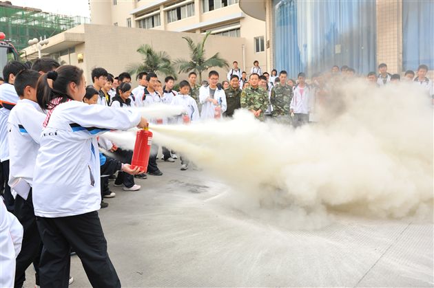 棠外开展2011秋季师生消防培训及紧急逃生疏散演练