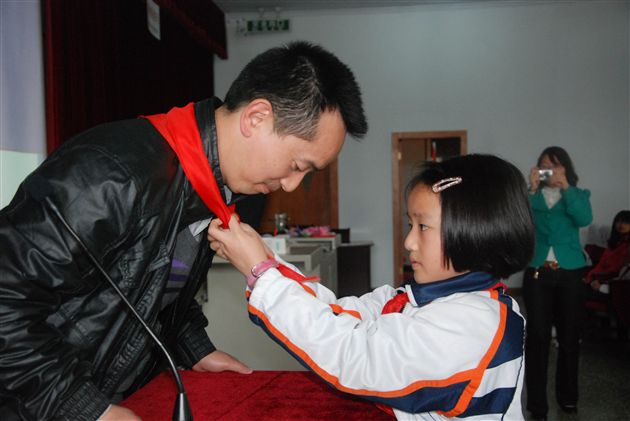 知识改变生活 科技创造未来——记棠外附小四年级家长义工课堂活动