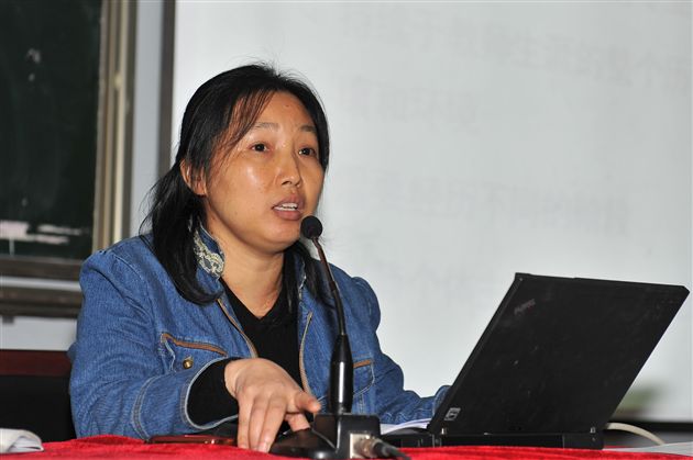 棠外承办“双流县教育学会中小学信息技术教育委员会首届学术年会暨全县教师培训活动”</p><p>　　