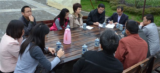 思谋学校发展 享受红色教育——棠外党总支高中支部开展党员活动