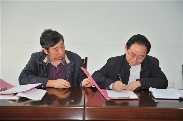 棠外举行高2012届绩效考核签字仪式