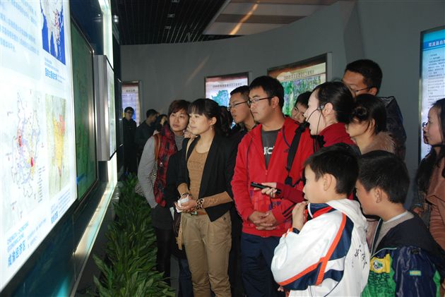 观天府新区新规划 到运动公园齐锻炼——棠外附小党支部2011年党员主题活动