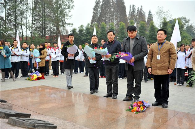 棠中外语学校纪念一二•九红色建川行