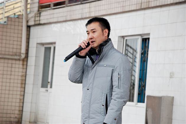 顽强拼搏  团结协作  永争第一 ——棠外附小成功举行第八届冬季田径趣味运动会