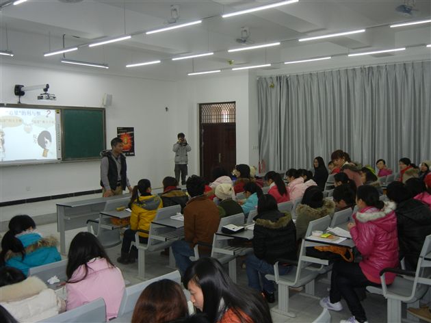 棠外袁成、黄文军老师受邀到阿坝师专为大学毕业生献课