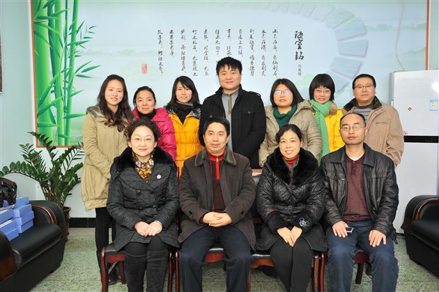 “陋室”修得育人道，寒霜镀就一身金</p><p>　　——棠外刘勇工作室迎县教育局、研培中心年度考核</p><p>　　