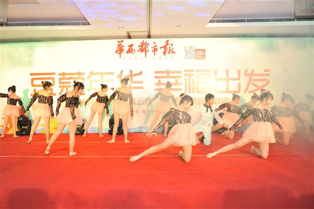 棠外黄光成校长荣获“影响中国西部的教育人物”