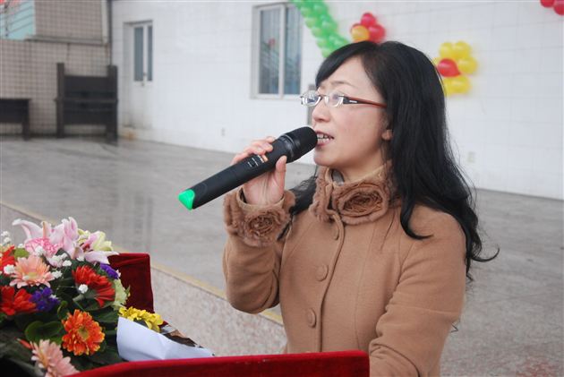 快乐成长大巴——2012棠外附小期末学生综合素质展示暨散学典礼