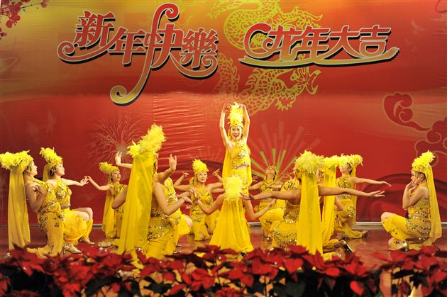 新年新气象 新风新面貌——记棠外教职工2012年迎新联欢会