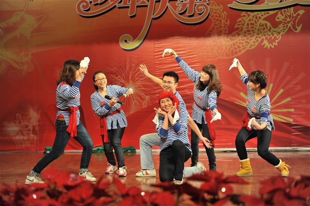 新年新气象 新风新面貌——记棠外教职工2012年迎新联欢会