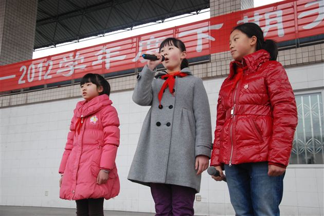 棠外附小隆重举行2011—2012学年度下期开学典礼