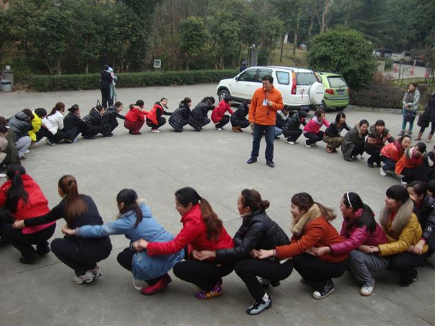 拓展中学习  历练中成长——记棠外实验幼稚园老师素质拓展训练