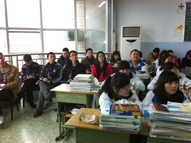 研讨促思考 实践促发展——记高2014届常态班会课研讨