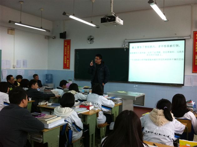 研讨促思考 实践促发展——记高2014届常态班会课研讨