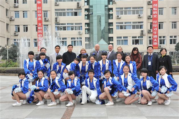 美教育专家团赴棠外进行教育交流