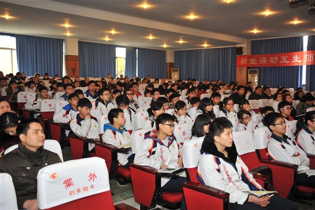 群谋妙笔生花 共绘纸上波澜——我校田安均老师全县作文教学研讨会献课获好评