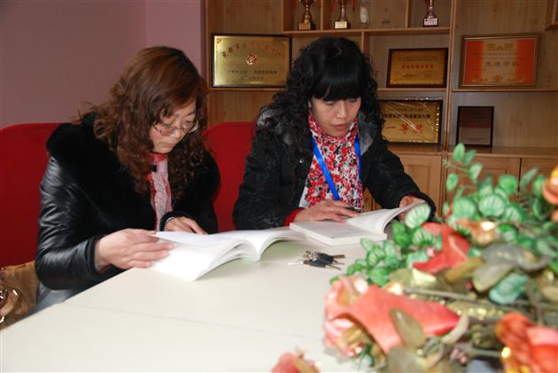 流淌的思想在书中——棠外附小教师发展中心开展“阅读沙龙”活动