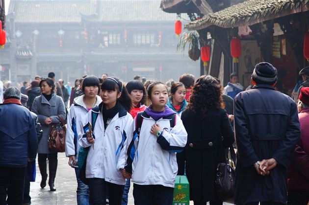 春暖花开踏青去 风土人情入心来——记初2014届全托管学生周末社会实践活动