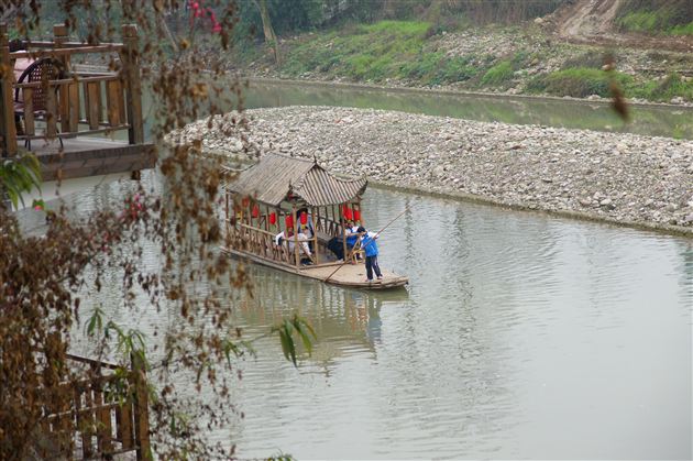 春暖花开踏青去 风土人情入心来——记初2014届全托管学生周末社会实践活动