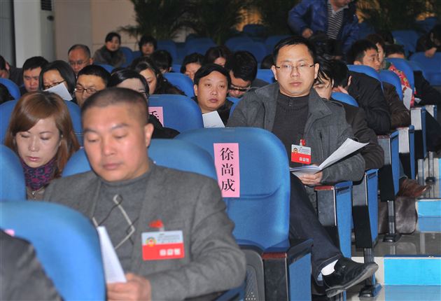 棠外三位教师作为人大代表、政协委员参加双流县“两会”