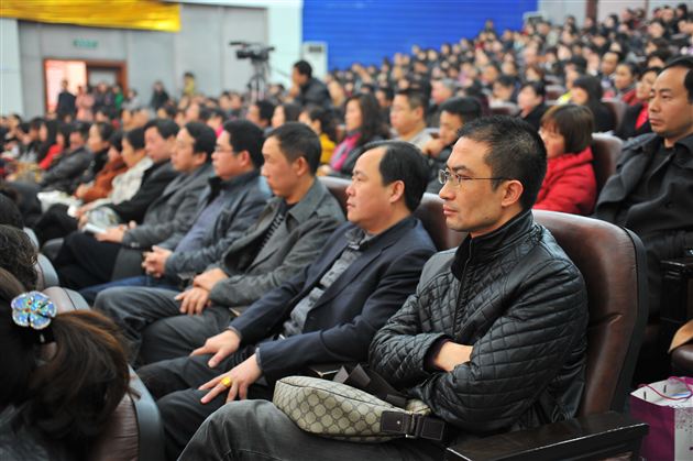 携双亲期盼 奋百日拼搏 ——记棠外初2012届家长会暨中考动员大会</p><p>　　