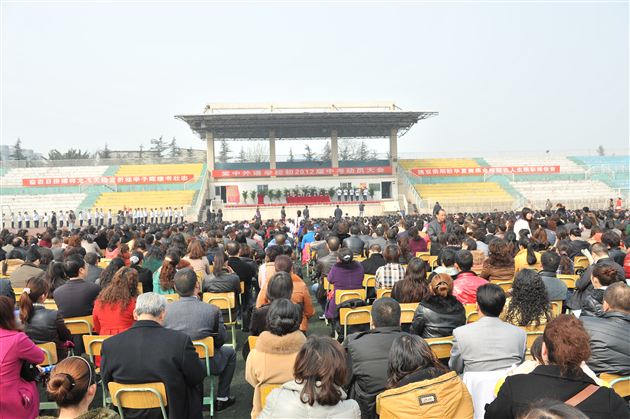 携双亲期盼 奋百日拼搏 ——记棠外初2012届家长会暨中考动员大会</p><p>　　