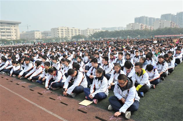 携双亲期盼 奋百日拼搏 ——记棠外初2012届家长会暨中考动员大会</p><p>　　