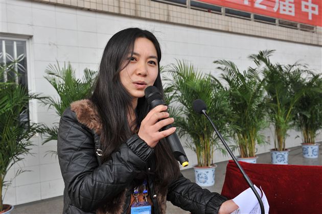 携双亲期盼 奋百日拼搏 ——记棠外初2012届家长会暨中考动员大会</p><p>　　