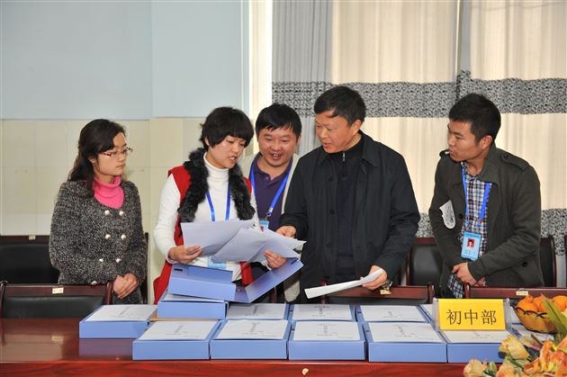 棠外通过首批双流县“校本研修规范化学校”评估验收