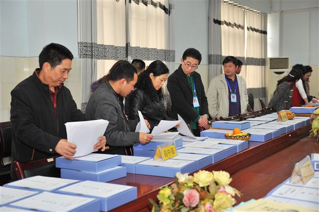 棠外通过首批双流县“校本研修规范化学校”评估验收