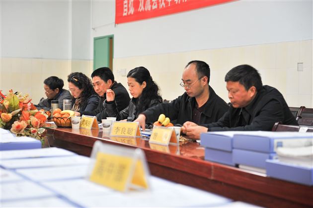 棠外通过首批双流县“校本研修规范化学校”评估验收