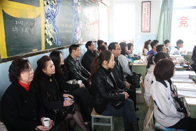 密切家校联系，共促孩子成长——记棠外高2014届开放式家长会