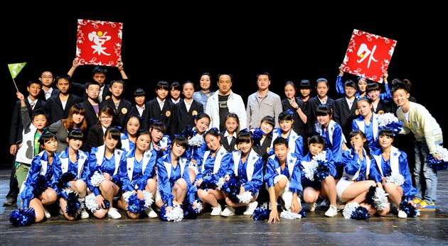 棠外啦啦操赴宜宾翠屏棠外校区参加艺术节