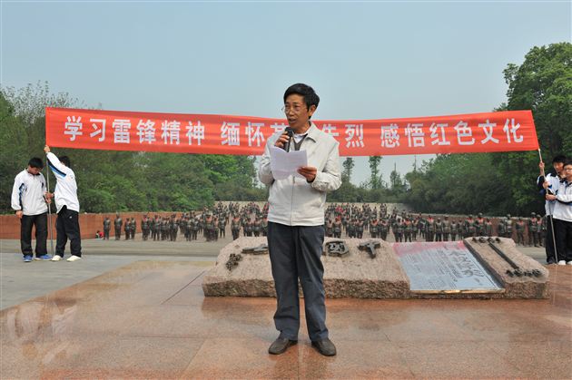 缅怀革命先烈 感悟红色文化——记棠外初2014届新团员入团暨社会实践活动